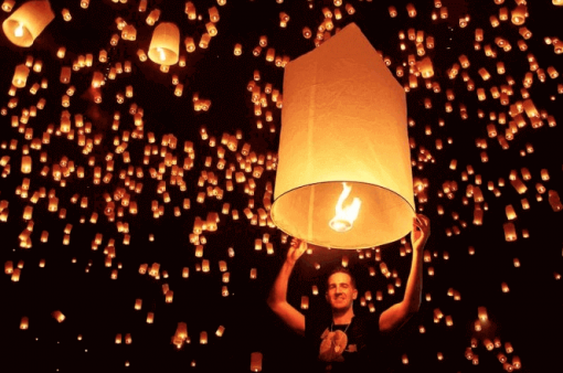 Launching and holding a Sky Lantern (Wishing balloon) by Supracabra.com - Fun your life