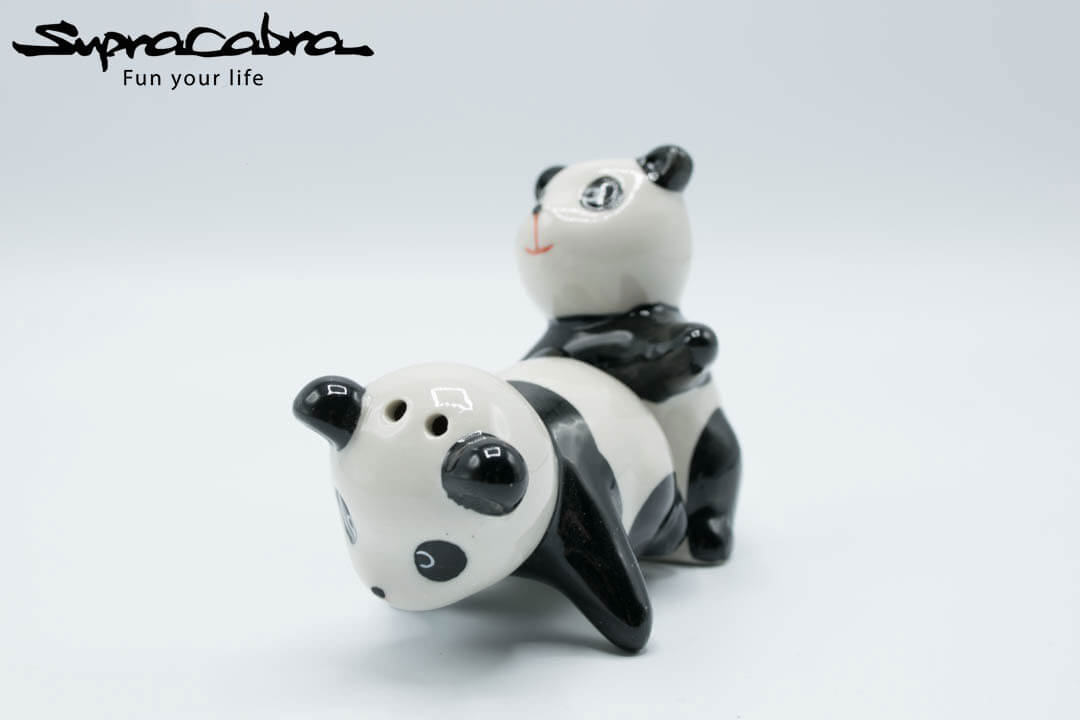 https://supracabra.com/wp-content/uploads/2018/03/Panda-Salt-and-Pepper-Shakers-creative-position-1-by-Supracabra.com-Fun-your-life.jpg